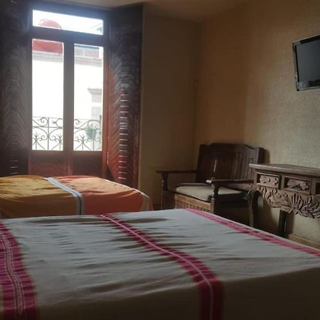 Hostal Casa Castillo Морелия Екстериор снимка