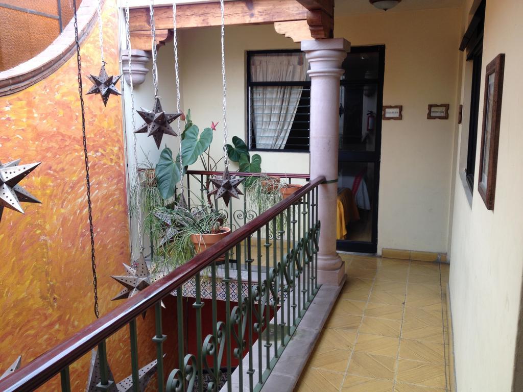 Hostal Casa Castillo Морелия Екстериор снимка
