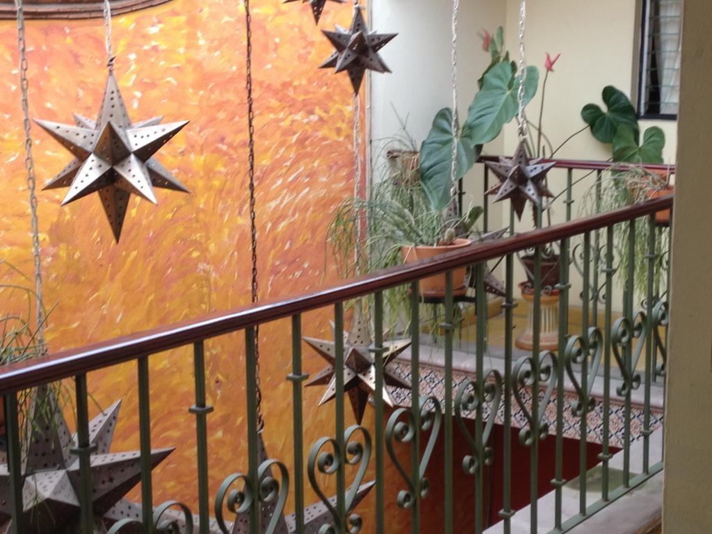 Hostal Casa Castillo Морелия Екстериор снимка