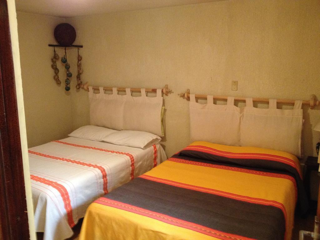 Hostal Casa Castillo Морелия Стая снимка