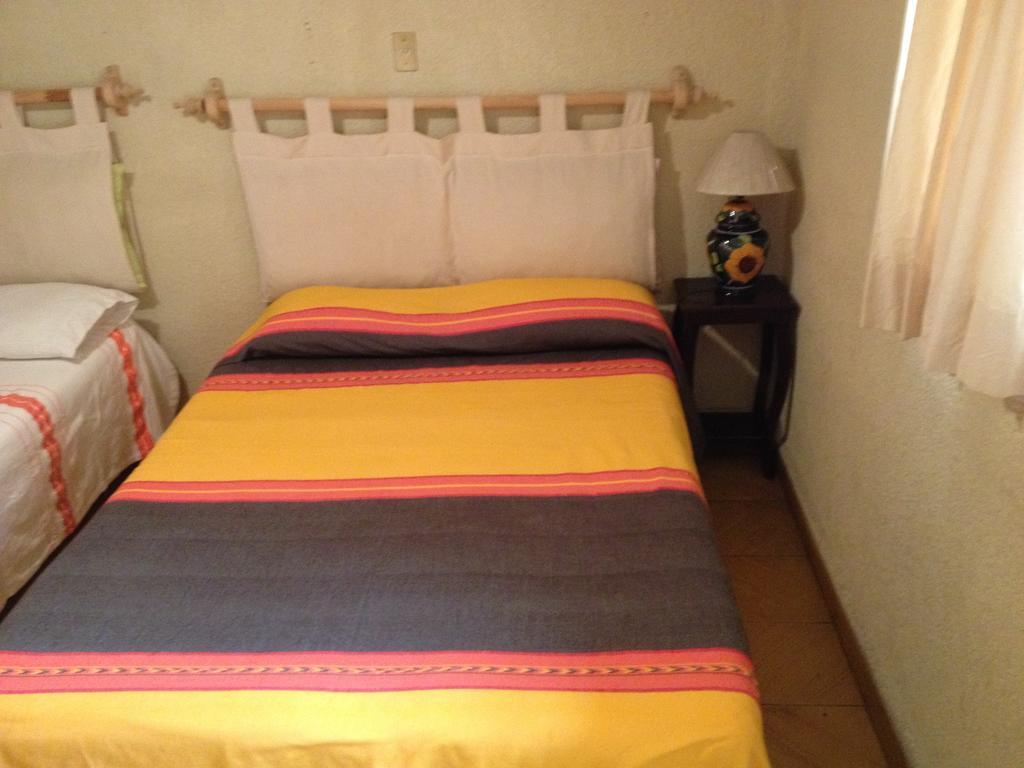 Hostal Casa Castillo Морелия Стая снимка