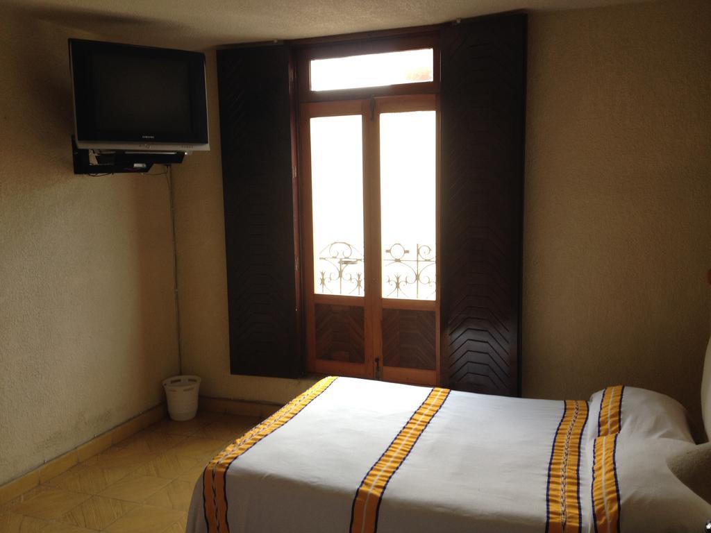 Hostal Casa Castillo Морелия Стая снимка