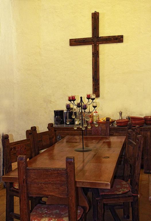 Hostal Casa Castillo Морелия Екстериор снимка
