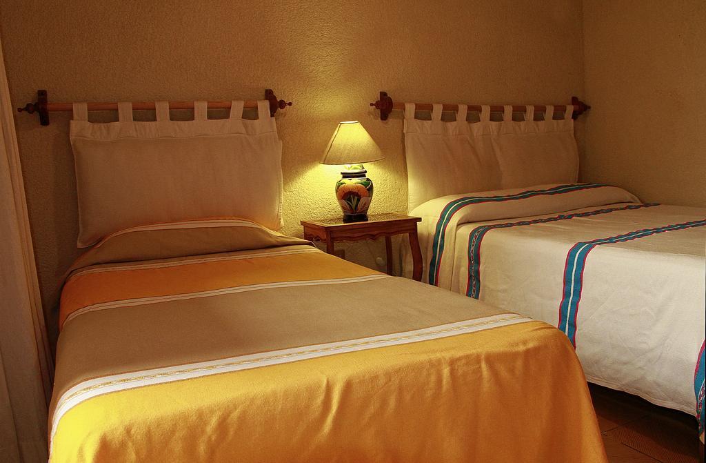 Hostal Casa Castillo Морелия Екстериор снимка