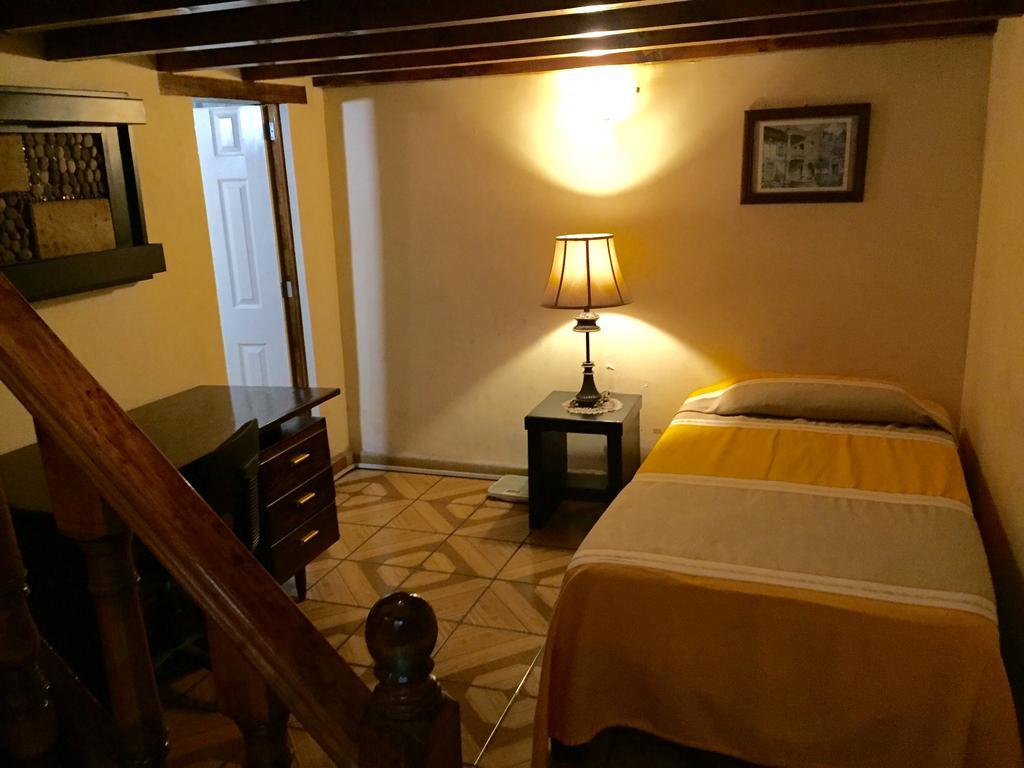 Hostal Casa Castillo Морелия Стая снимка