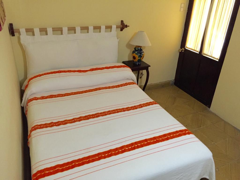 Hostal Casa Castillo Морелия Стая снимка