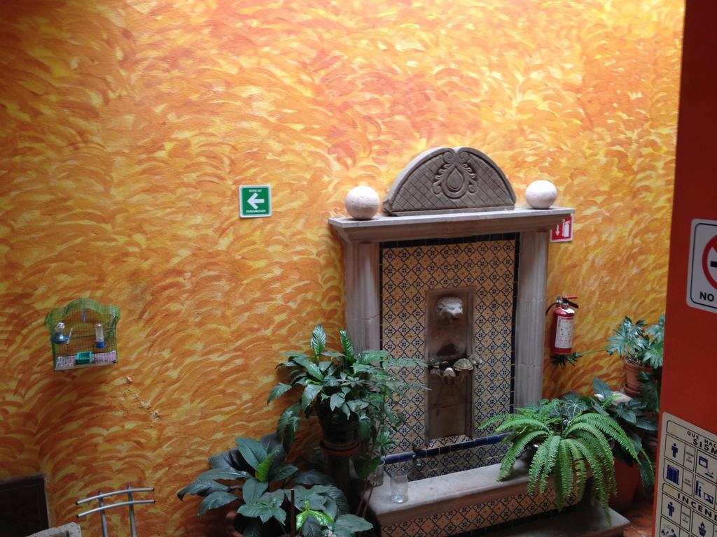 Hostal Casa Castillo Морелия Екстериор снимка