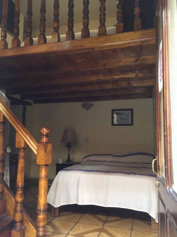 Hostal Casa Castillo Морелия Екстериор снимка