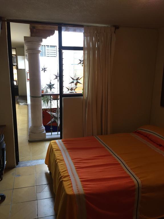 Hostal Casa Castillo Морелия Екстериор снимка