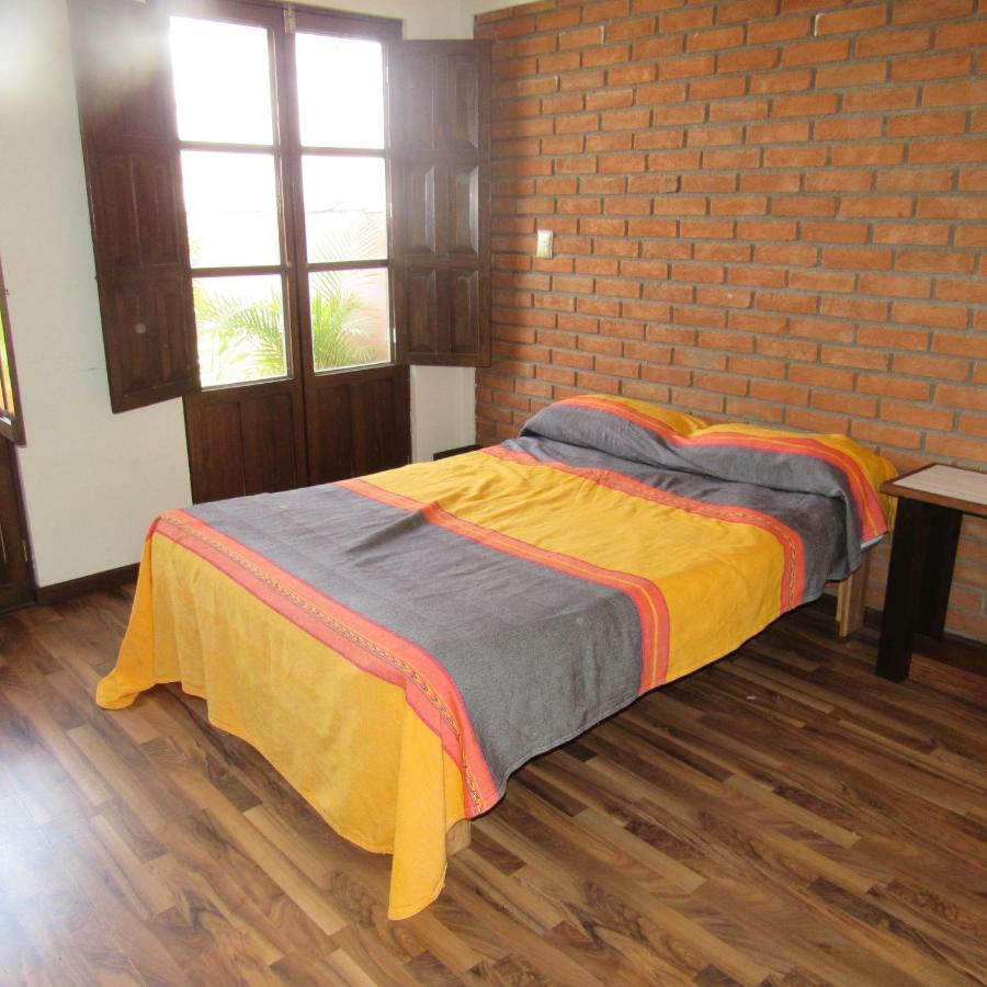 Hostal Casa Castillo Морелия Екстериор снимка