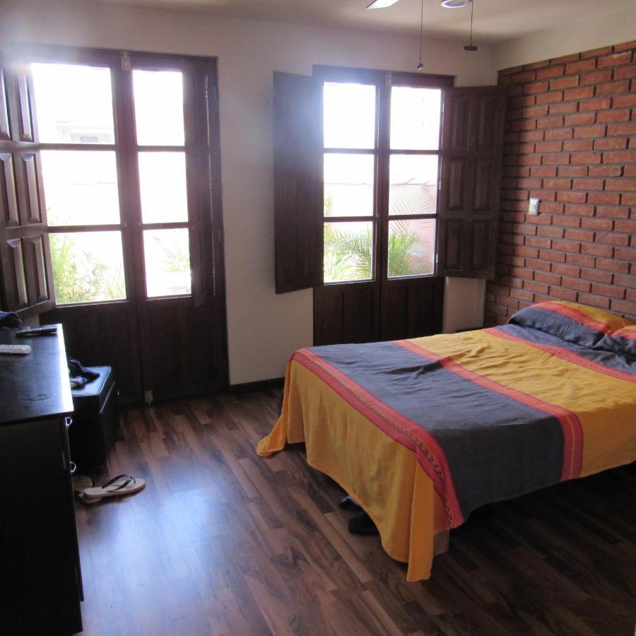 Hostal Casa Castillo Морелия Екстериор снимка