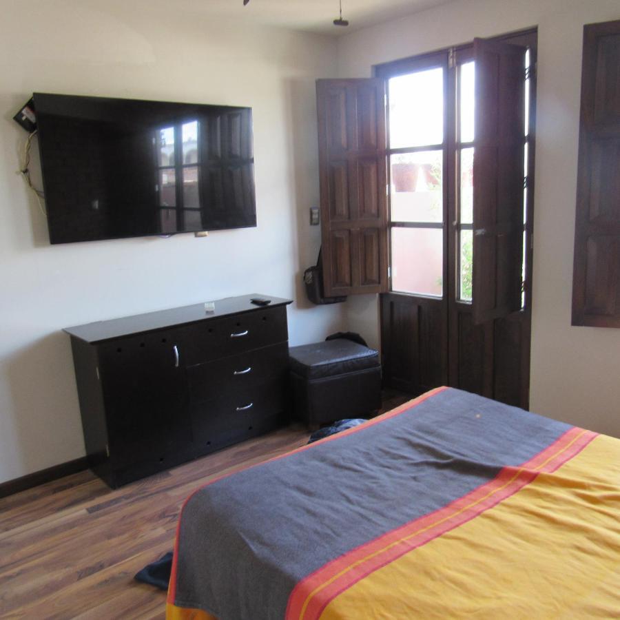 Hostal Casa Castillo Морелия Екстериор снимка